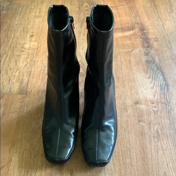 Black Leather Boots with Heel - Picture 2 of 5